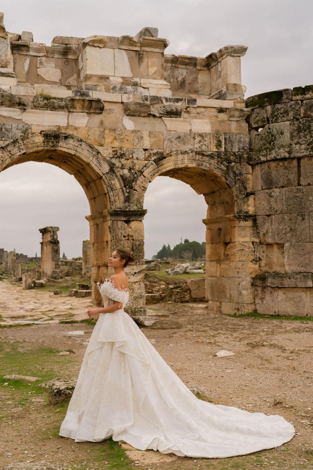 Aphrodite Madonna Yaka Otrişli Prenses Gelinlik - Mediha Cambaz Bridal