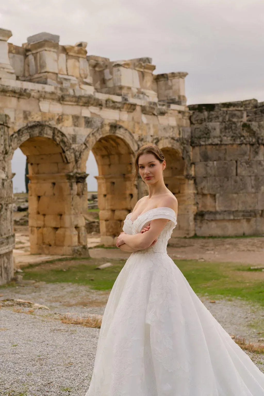 Helena Madonna Yaka Çiçekli A Kesim Gelinlik - Mediha Cambaz Bridal