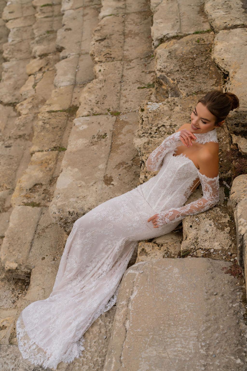 Persephone V Dekolteli Fransız Dantelli Balık Gelinlik - Mediha Cambaz Bridal