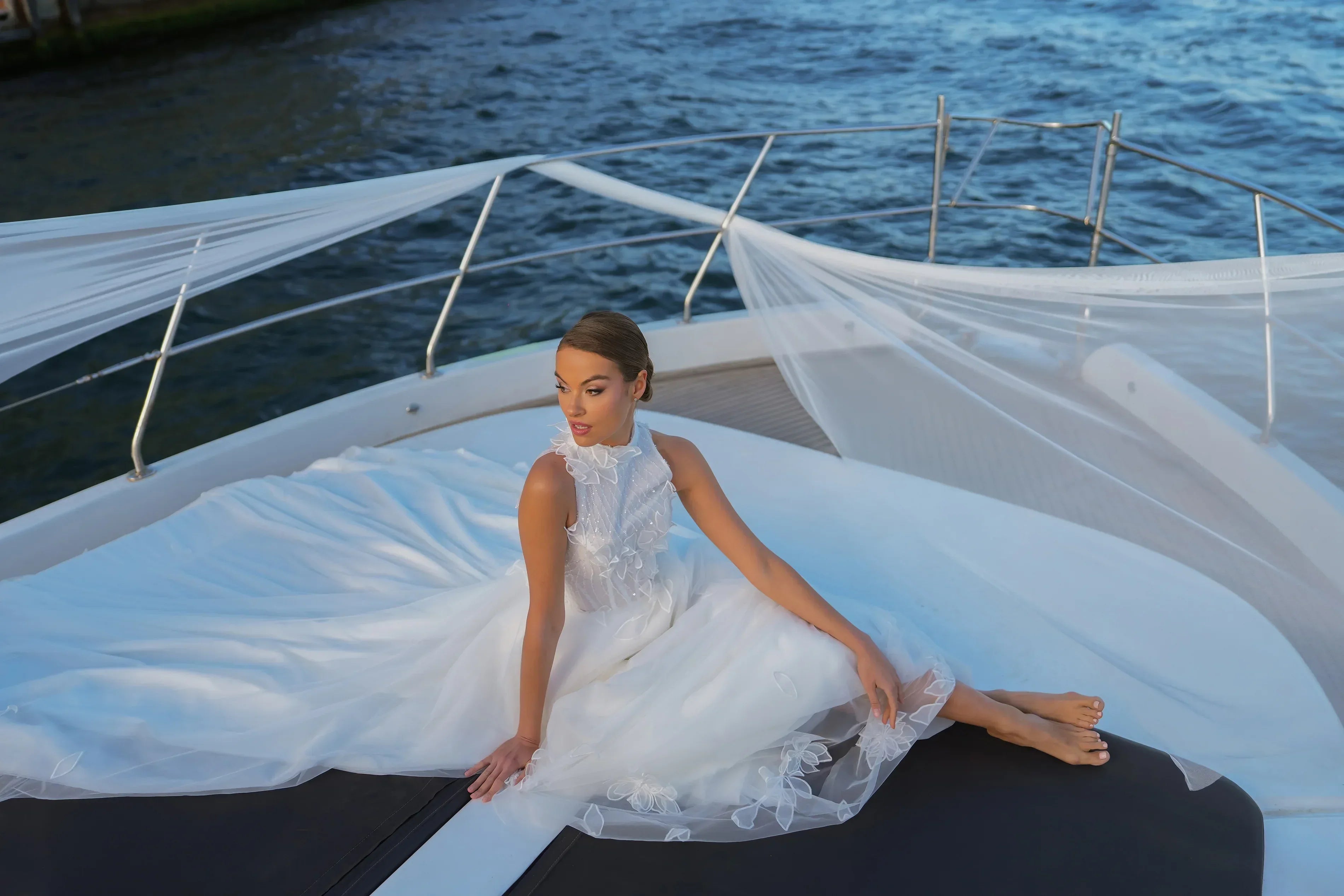 Isadora Halter Yaka Üç Boyutlu Işıltılı A Kesim Gelinlik - Mediha Cambaz Bridal