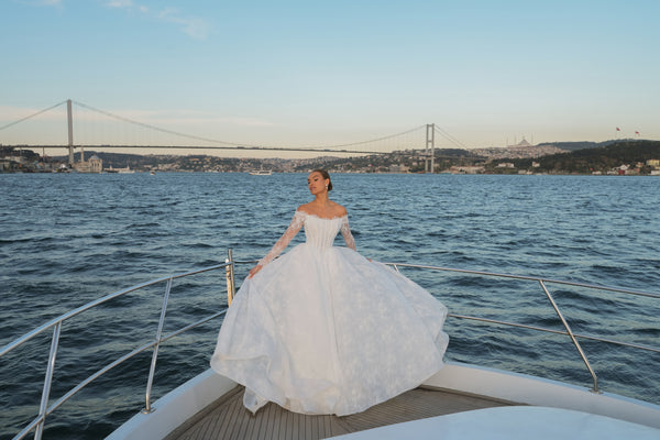 Leontine Havuz Yaka Fransız Dantelli Prenses Gelinlik
