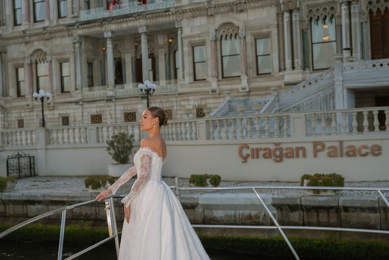 Leontine Havuz Yaka Fransız Dantelli Prenses Gelinlik
