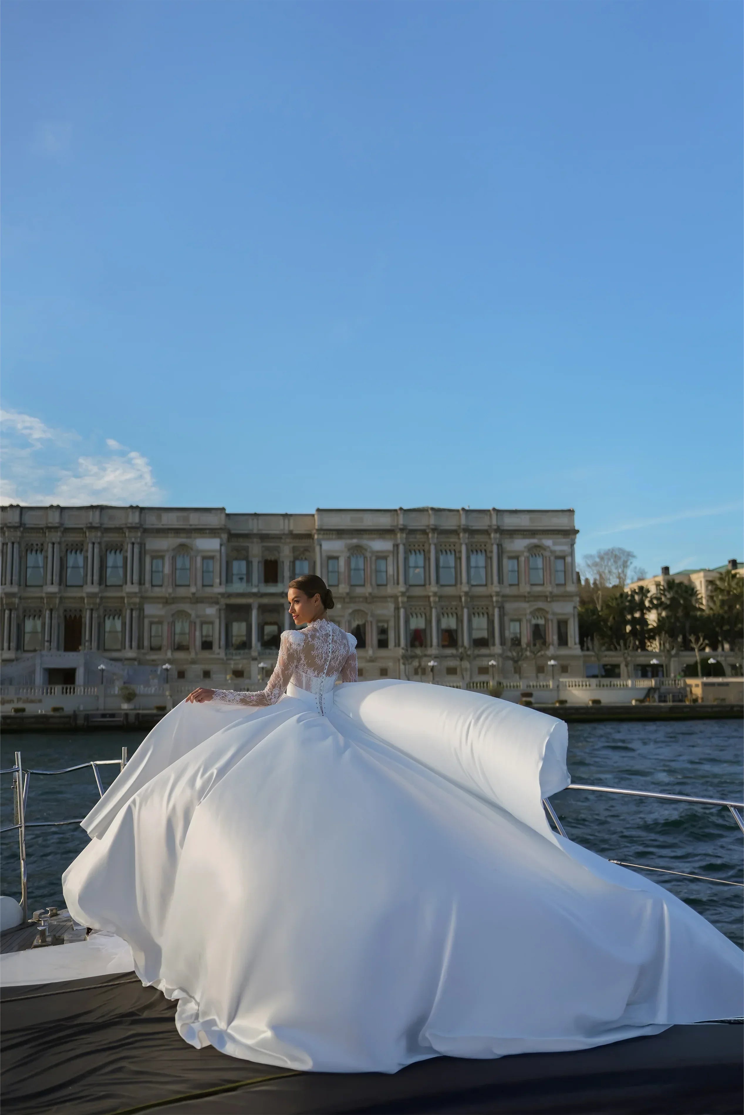Timeless M Yaka Fransız Dantelli Uzun Kollu Prenses Gelinlik - Mediha Cambaz Bridal