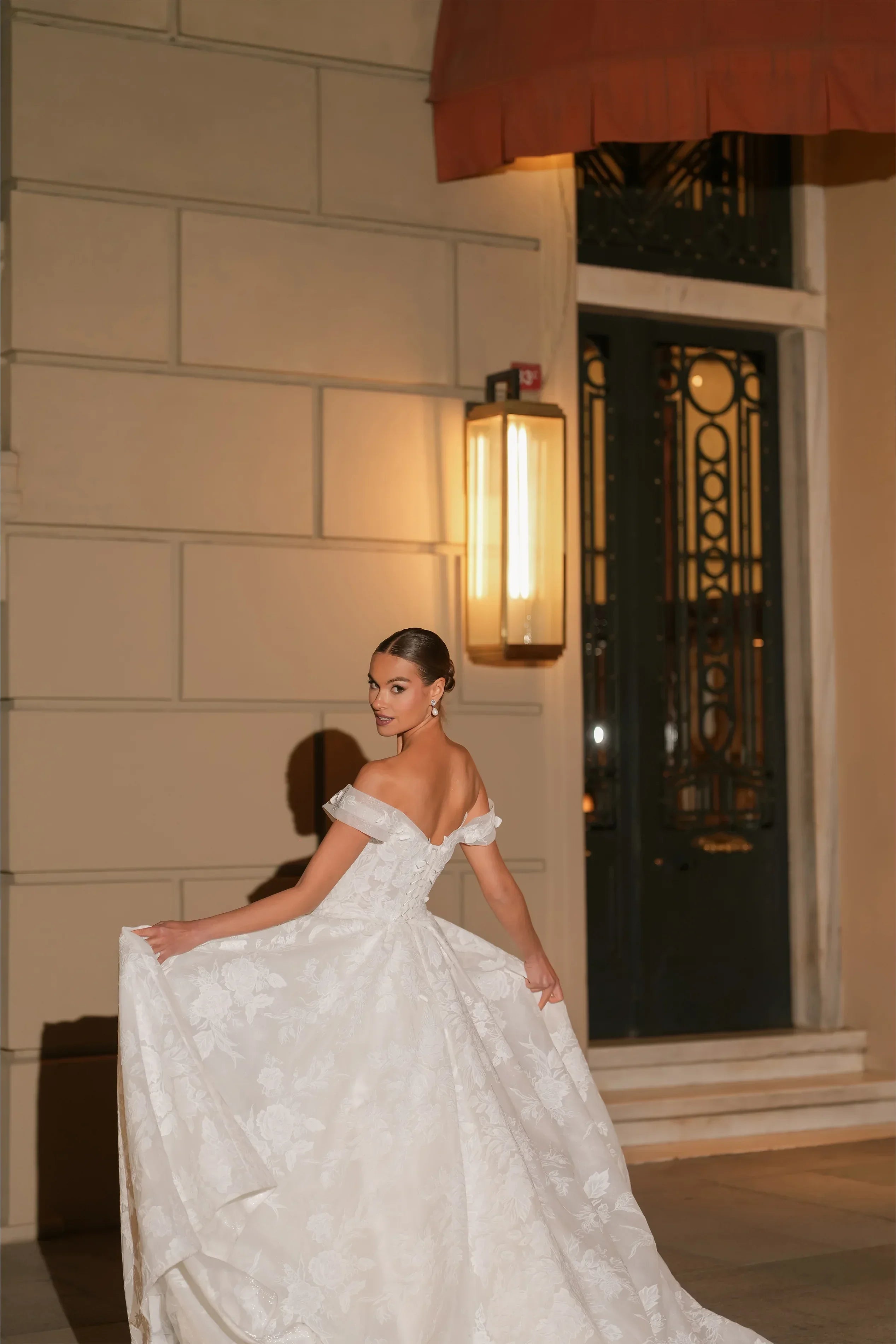 Helena Madonna Yaka Drapeli Çiçek Dantelli A Kesim Gelinlik - Mediha Cambaz Bridal