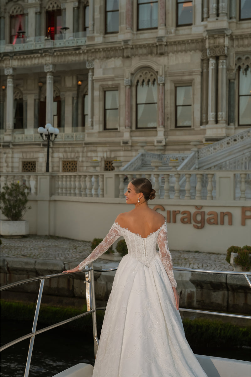 Leontine Havuz Yaka Fransız Dantelli Prenses Gelinlik