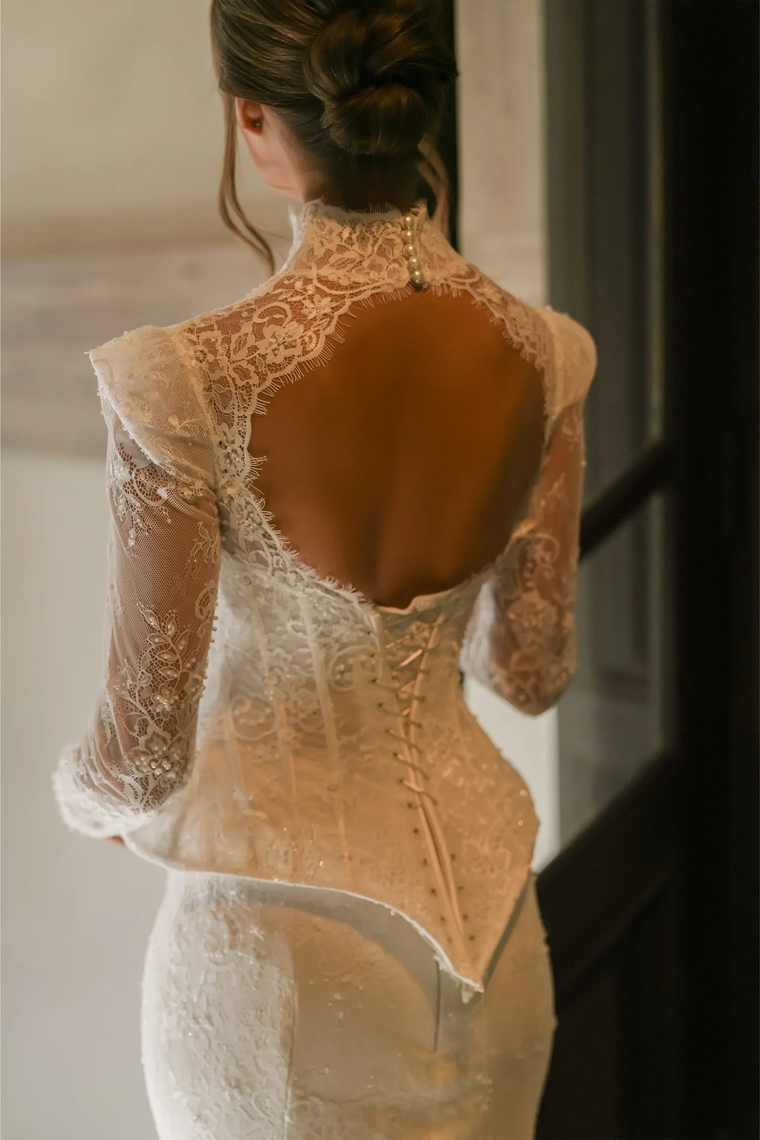 Zeal Havuz Yaka Korsajlı Fransız Dantelli İki Parça Balık Gelinlik - Mediha Cambaz Bridal