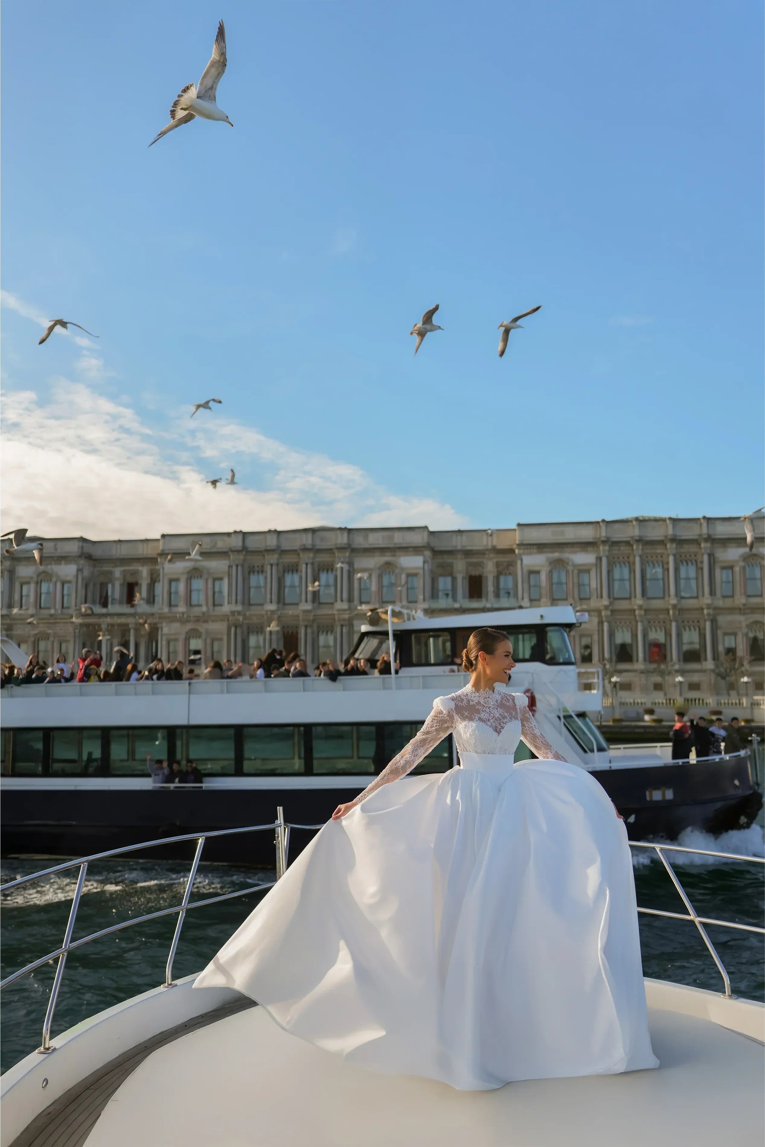 Timeless M Yaka Fransız Dantelli Uzun Kollu Prenses Gelinlik - Mediha Cambaz Bridal