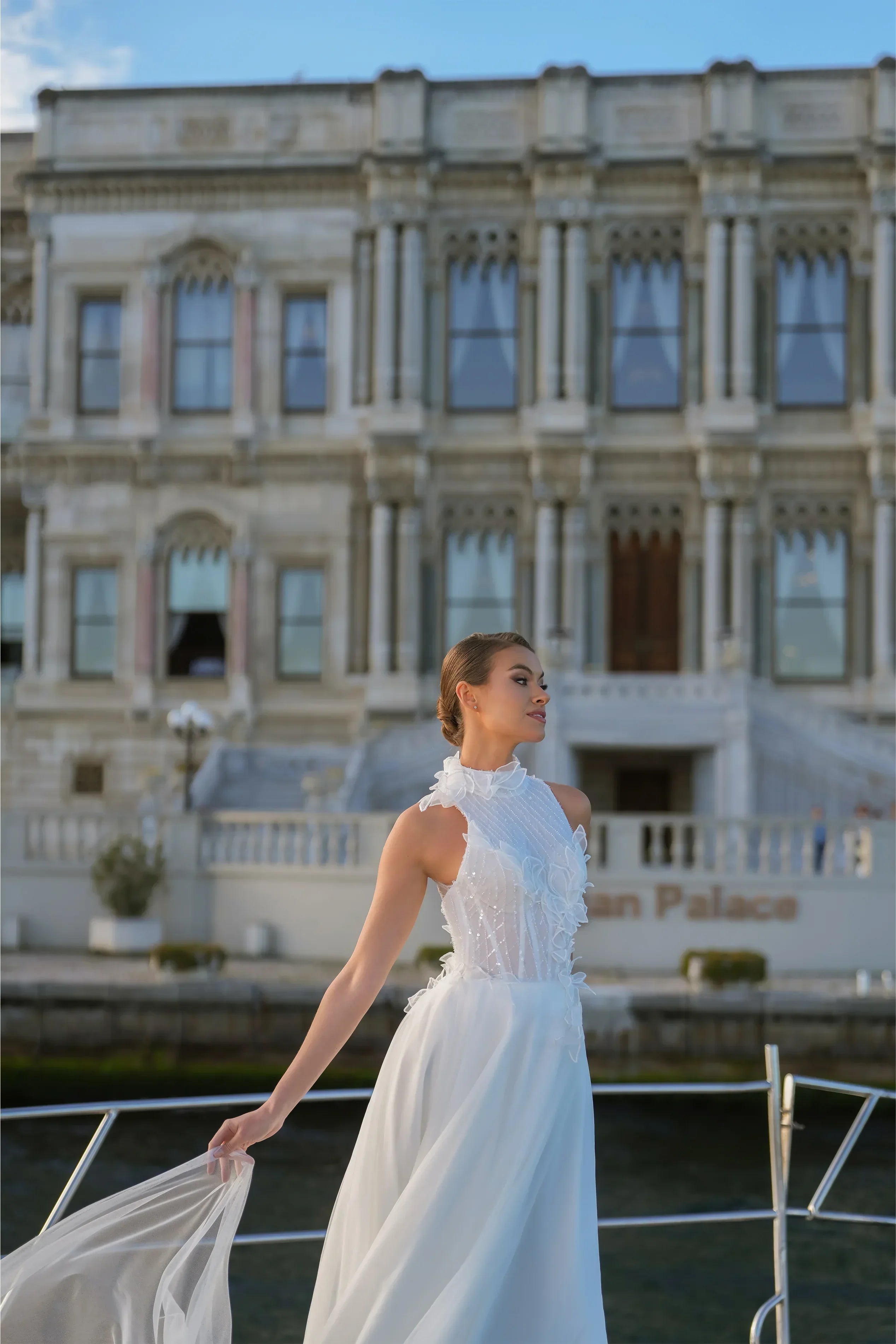 Isadora Halter Yaka Üç Boyutlu Işıltılı A Kesim Gelinlik - Mediha Cambaz Bridal