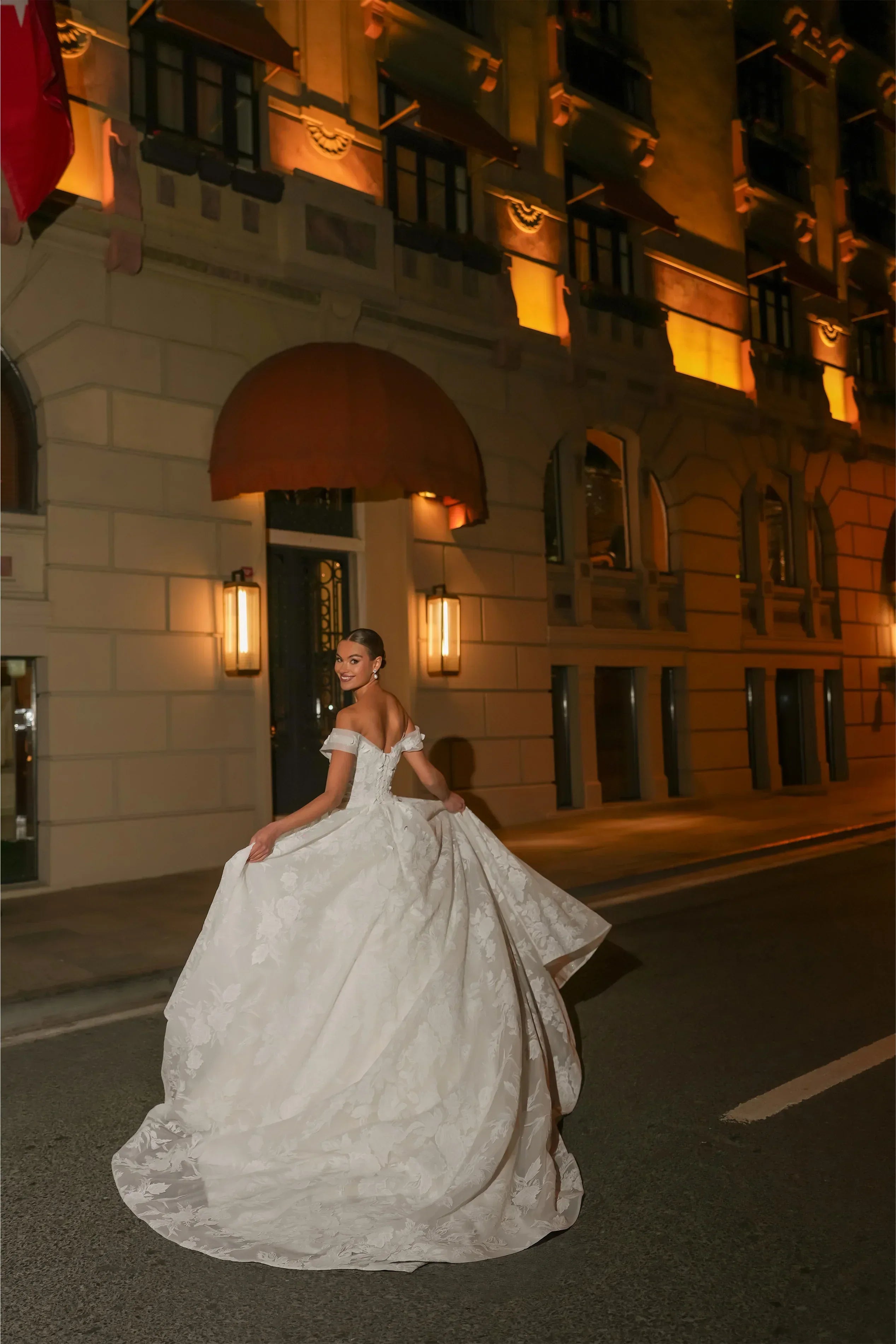 Helena Madonna Yaka Drapeli Çiçek Dantelli A Kesim Gelinlik - Mediha Cambaz Bridal