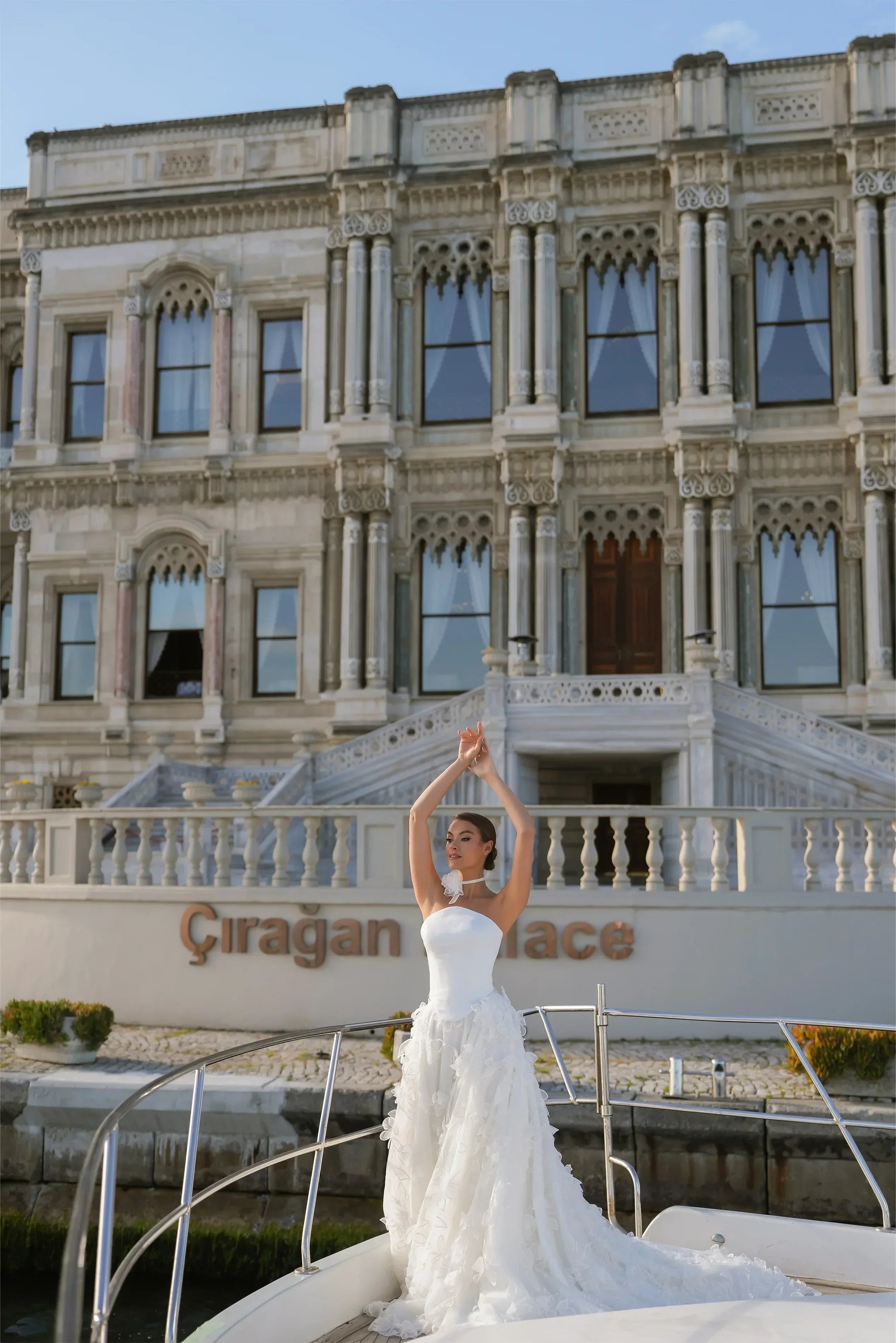 Marcheline Straplez Korsajlı Üç Boyutlu Saten A Kesim Gelinlik - Mediha Cambaz Bridal