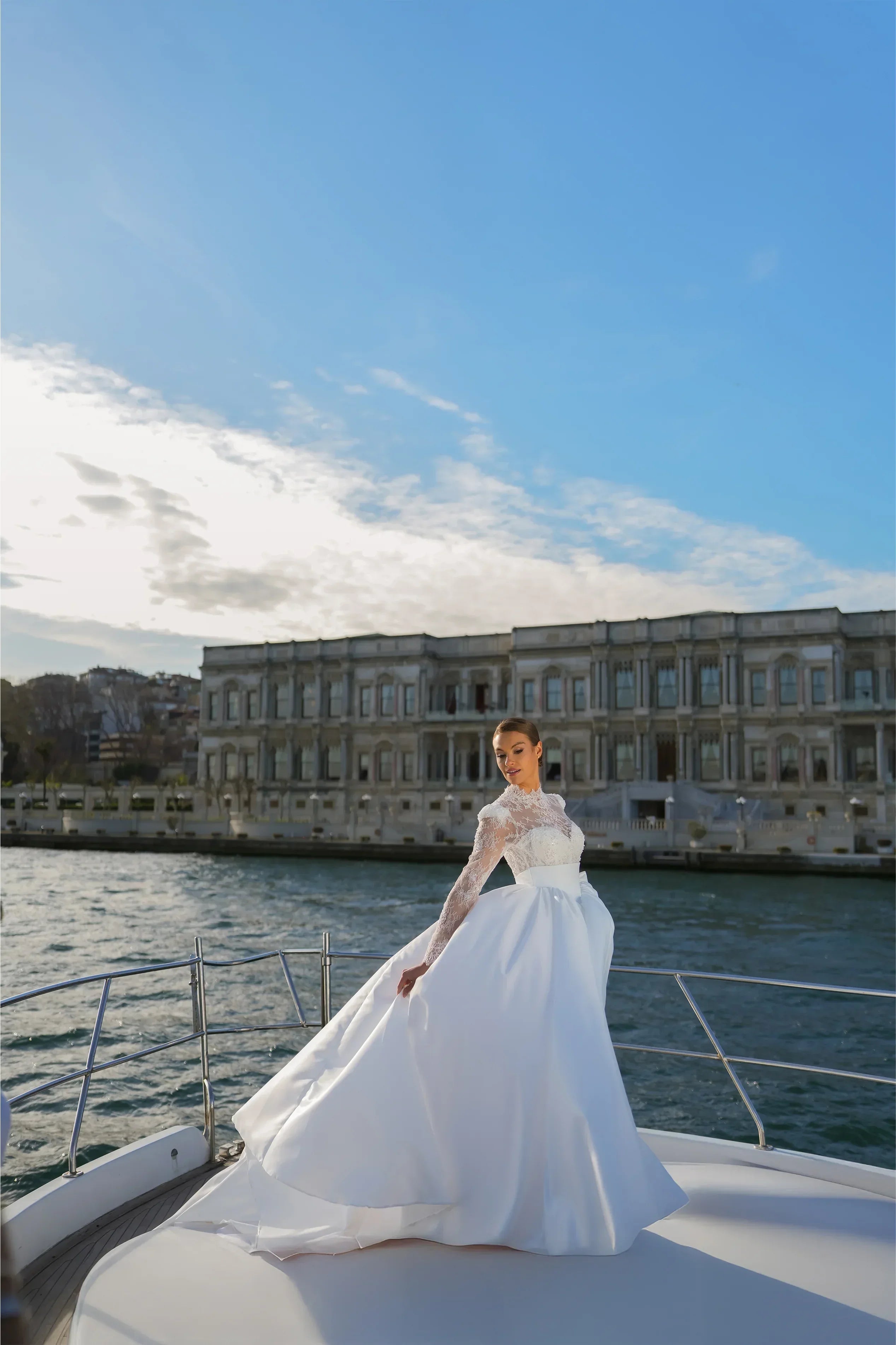 Timeless M Yaka Fransız Dantelli Uzun Kollu Prenses Gelinlik - Mediha Cambaz Bridal