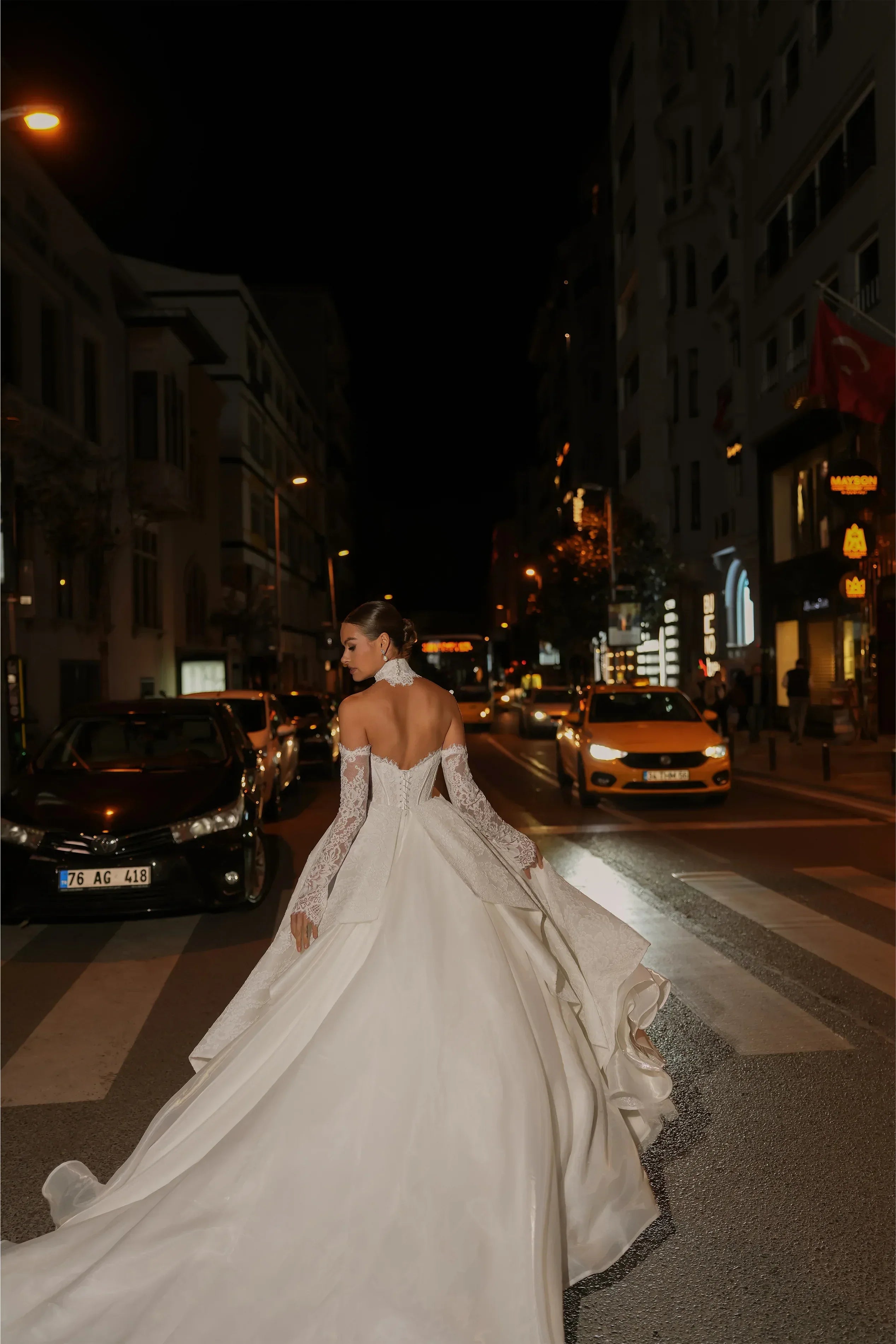 Juliette Havuz Yaka Fransız Dantelli A Kesim Gelinlik - Mediha Cambaz Bridal