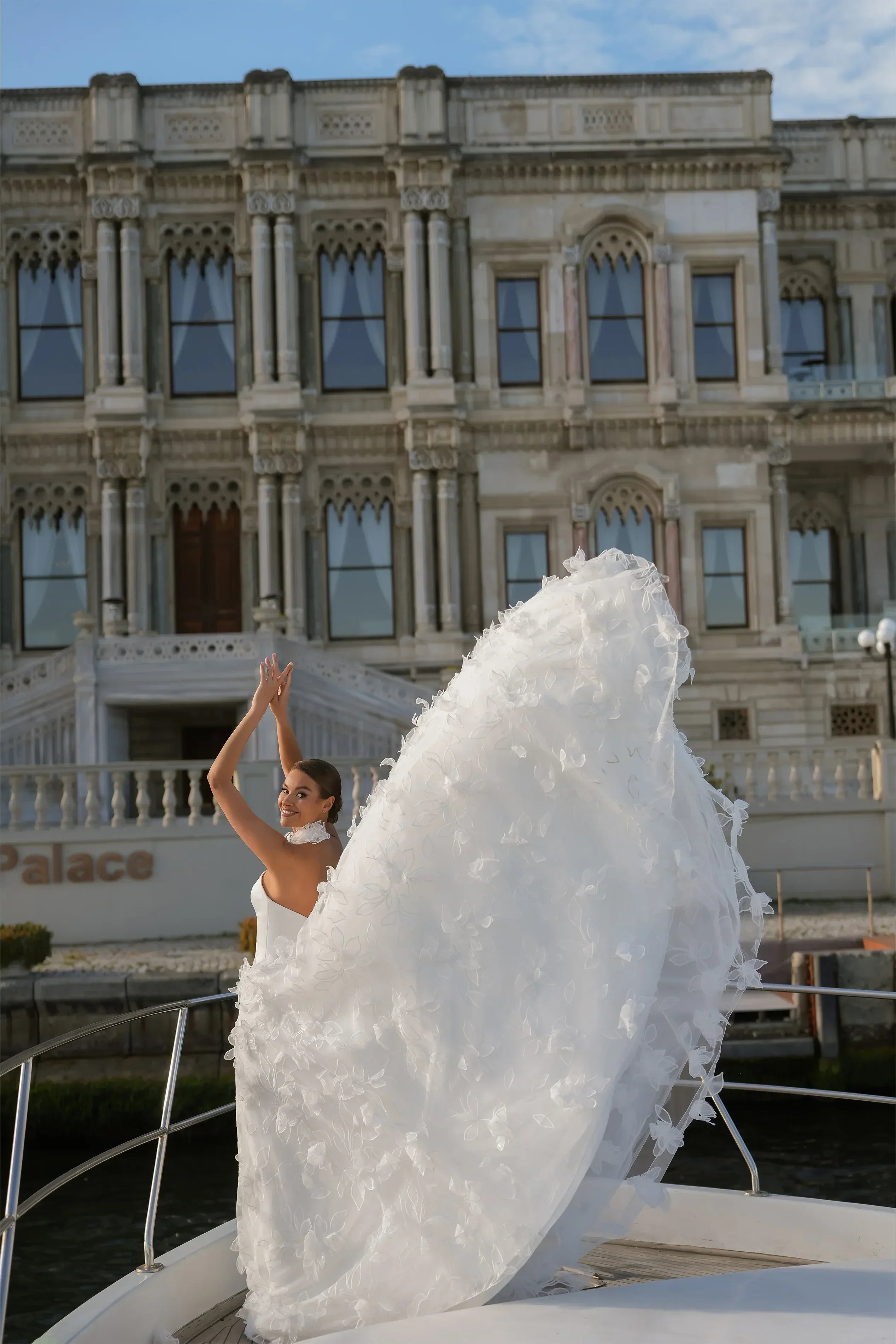 Marcheline Straplez Korsajlı Üç Boyutlu Saten A Kesim Gelinlik - Mediha Cambaz Bridal