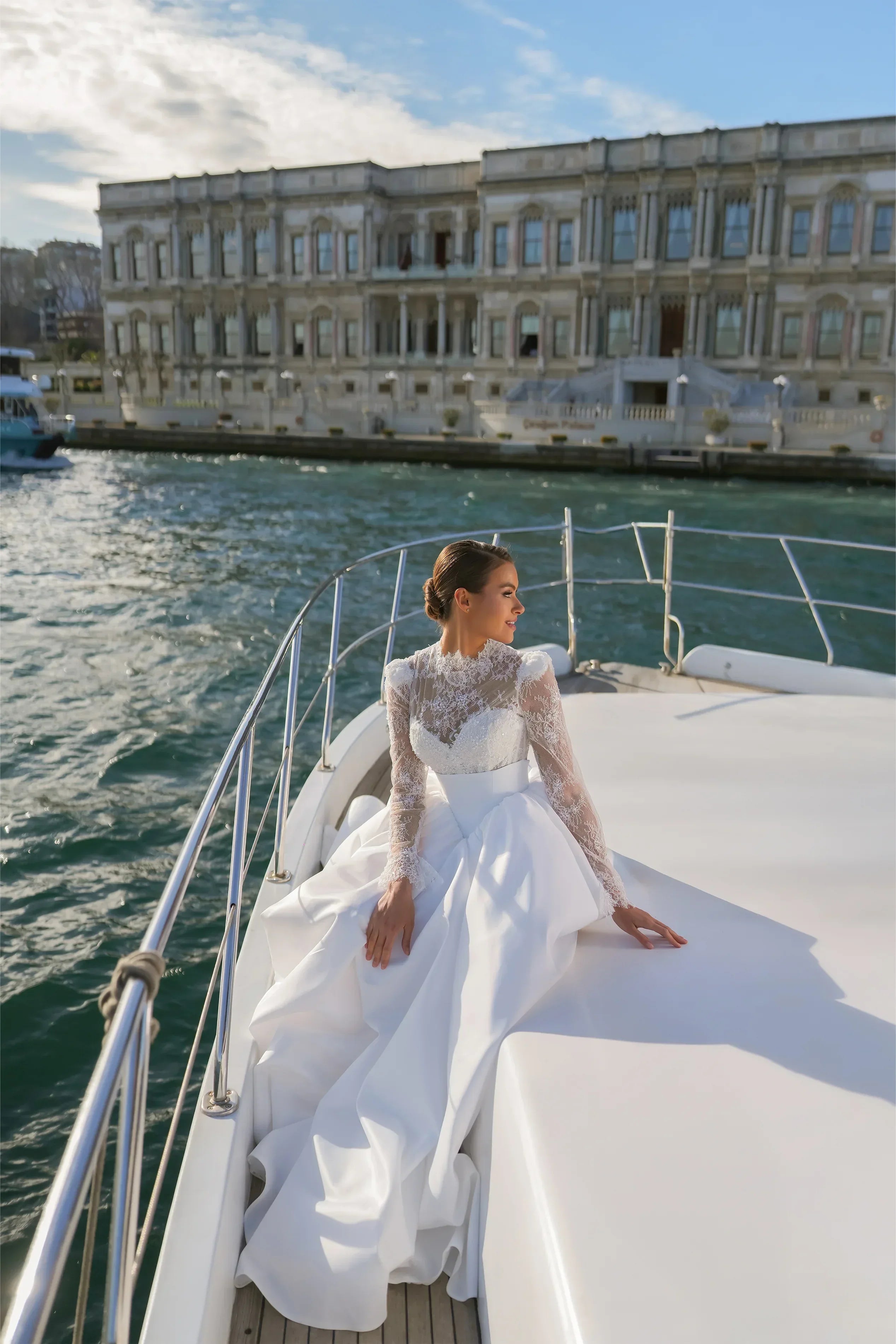 Timeless M Yaka Fransız Dantelli Uzun Kollu Prenses Gelinlik - Mediha Cambaz Bridal