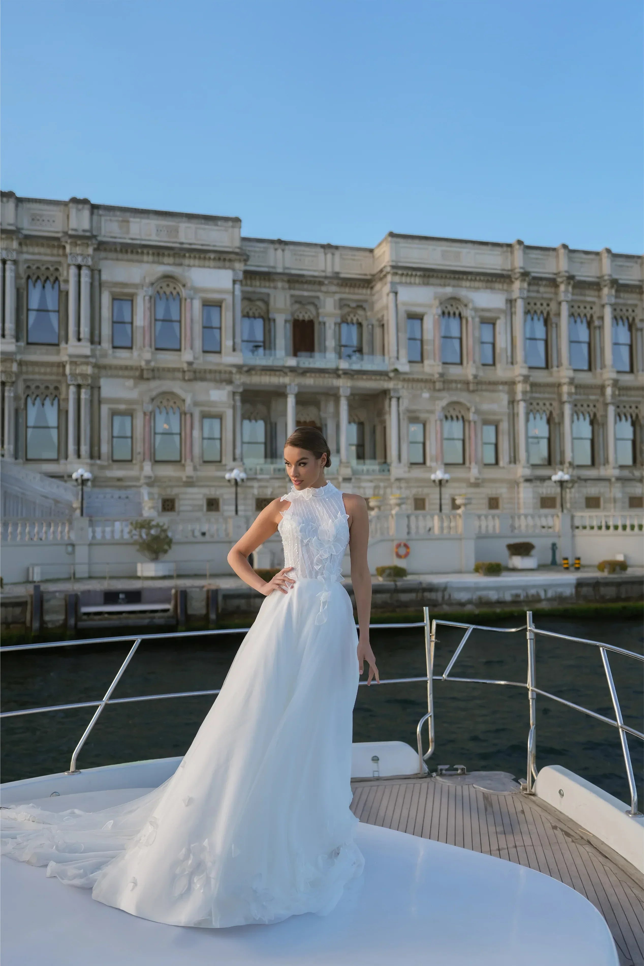 Isadora Halter Yaka Üç Boyutlu Işıltılı A Kesim Gelinlik - Mediha Cambaz Bridal