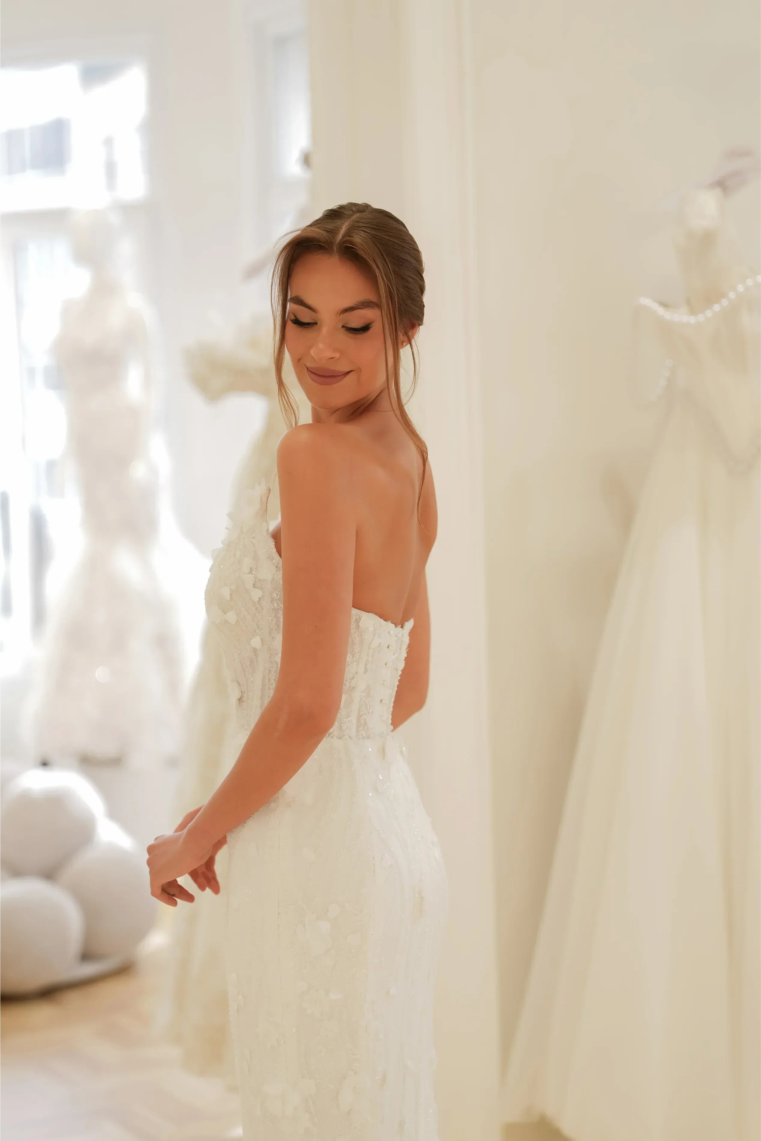 Elise Havuz Yaka Straplez Üç Boyutlu Balık Kesim Gelinlik - Mediha Cambaz Bridal