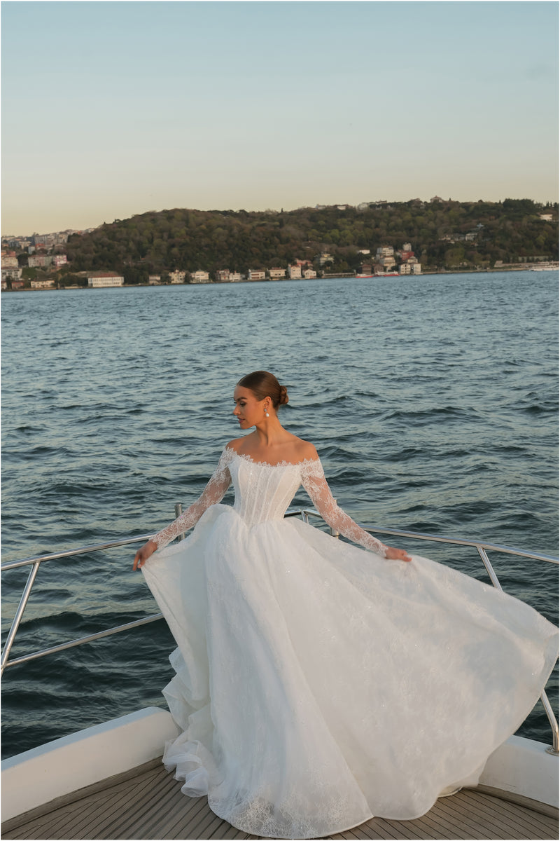 Leontine Havuz Yaka Fransız Dantelli Prenses Gelinlik