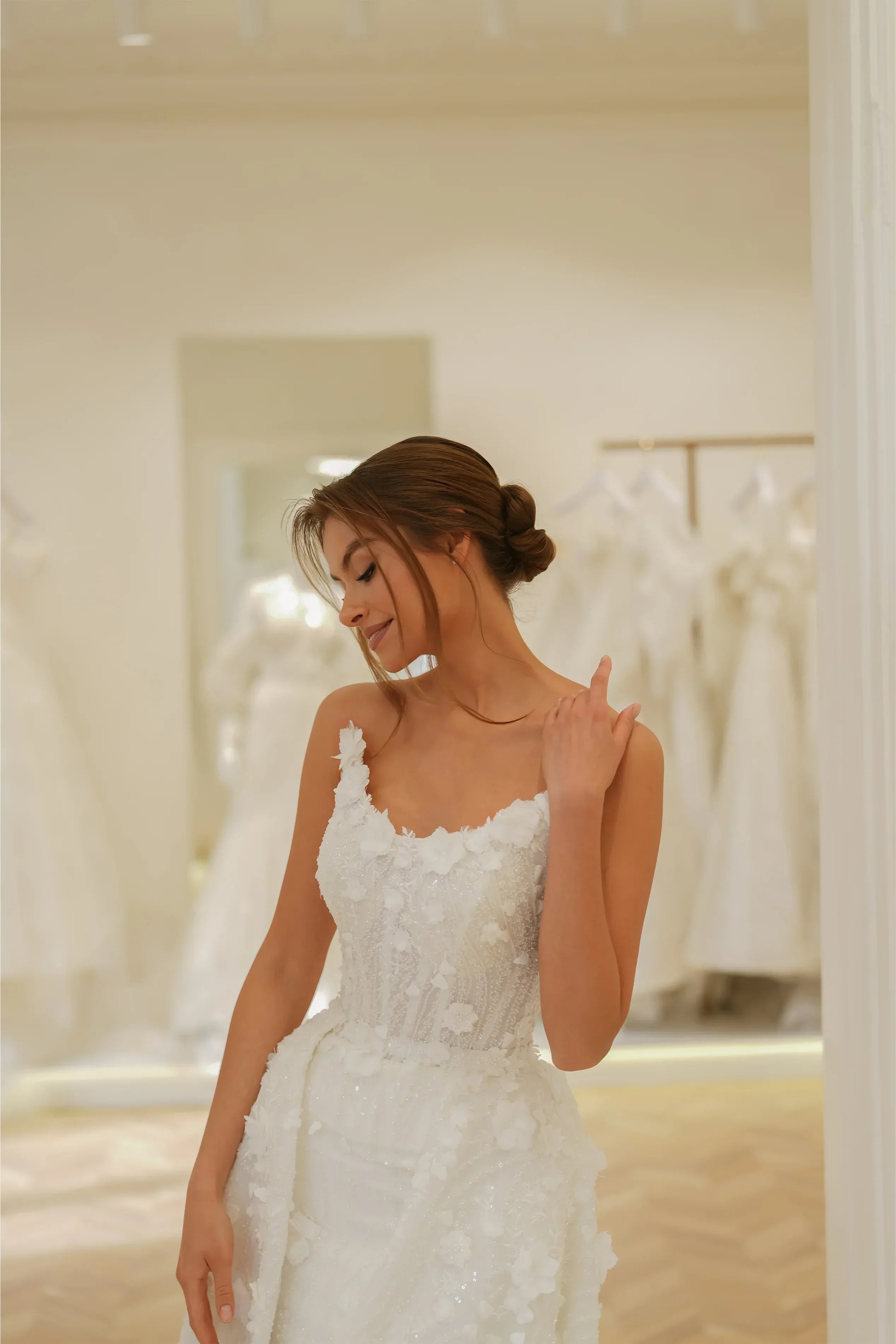 Elise Havuz Yaka Straplez Üç Boyutlu Balık Kesim Gelinlik - Mediha Cambaz Bridal