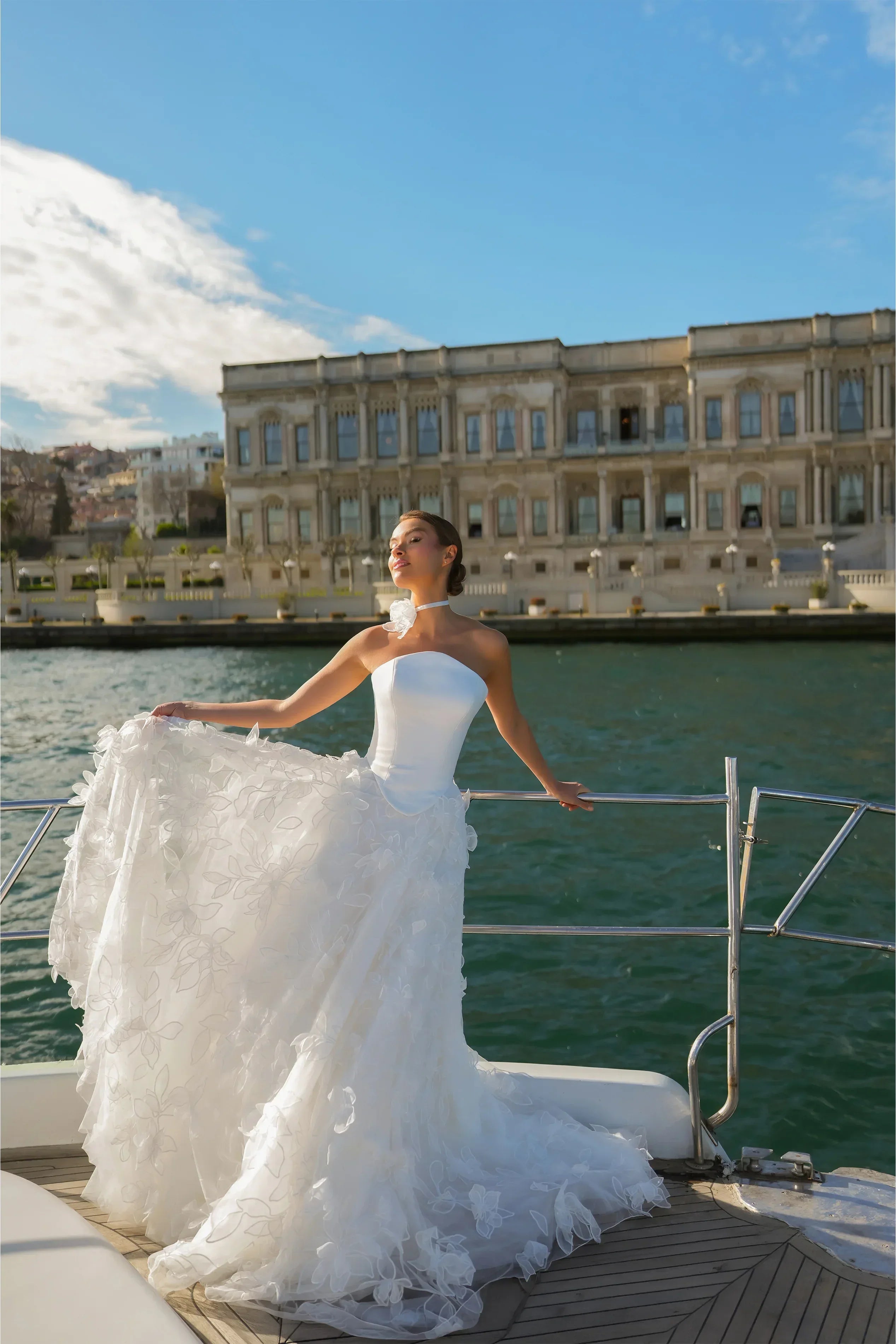 Marcheline Straplez Korsajlı Üç Boyutlu Saten A Kesim Gelinlik - Mediha Cambaz Bridal
