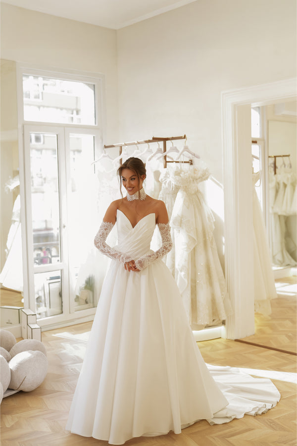 Luzz Straplez Drape Saten Detaylı Prenses Gelinlik