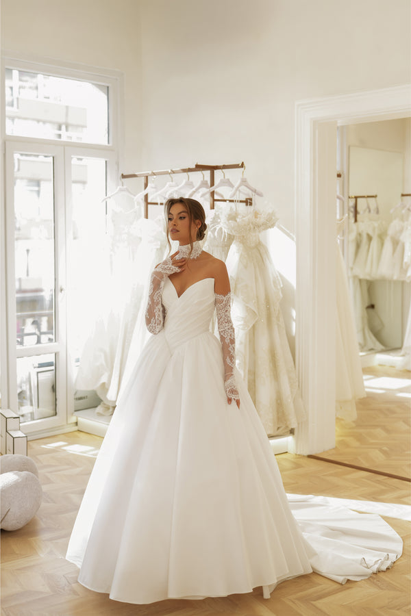 Luzz Straplez Drape Saten Detaylı Prenses Gelinlik