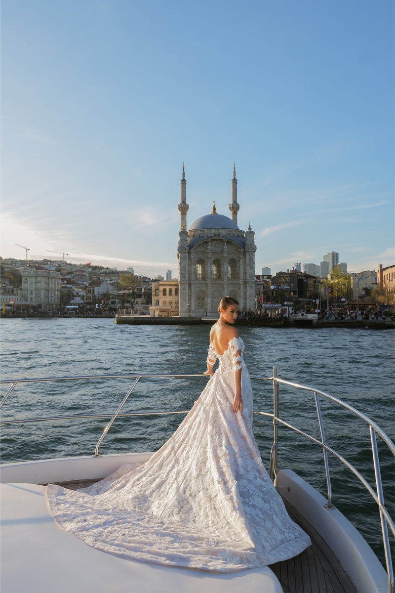Paeonia Havuz Yaka Üç Boyutlu Çiçek Dantelli A Kesim Gelinlik