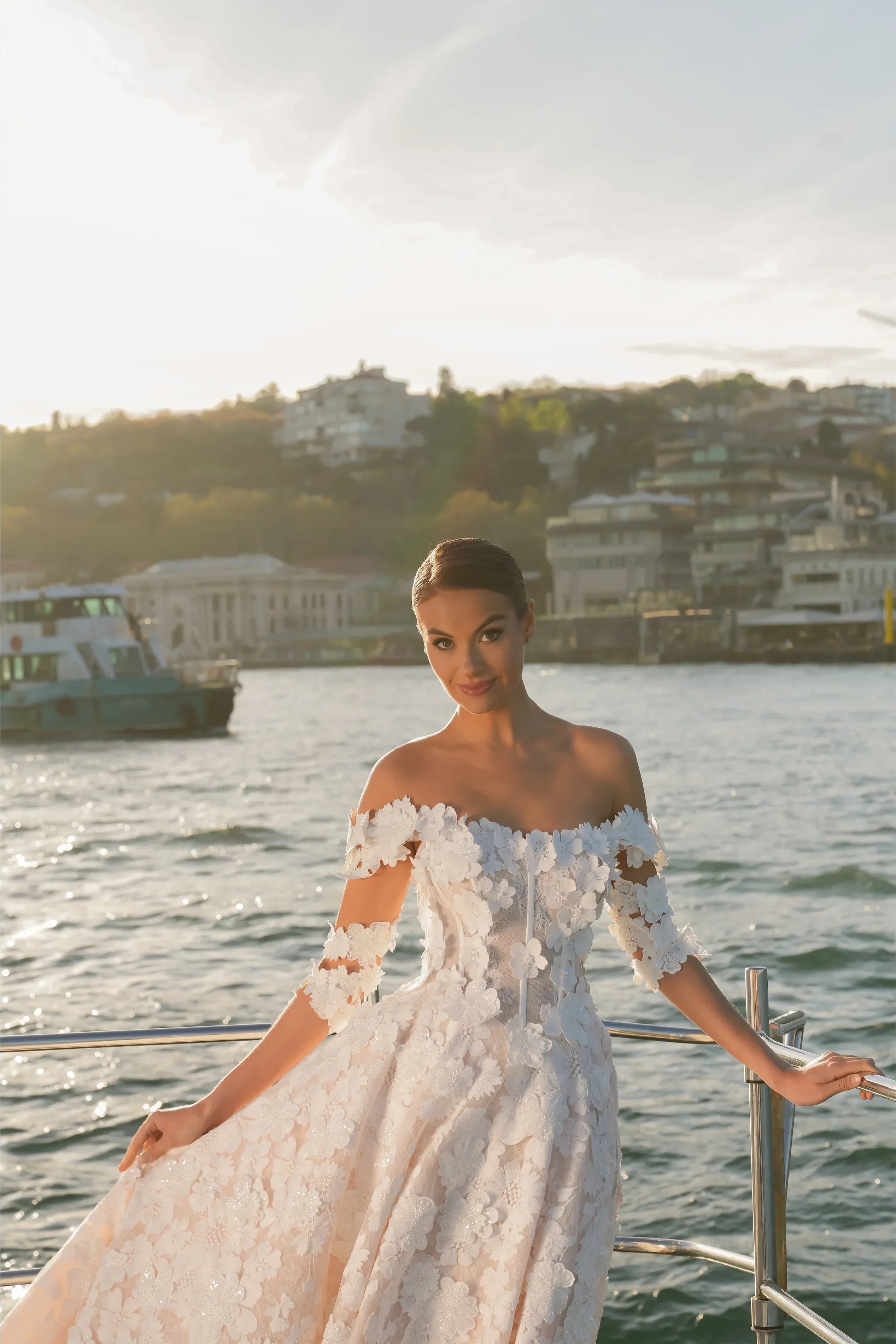 Paeonia Havuz Yaka Üç Boyutlu Çiçek Dantelli A Kesim Gelinlik - Mediha Cambaz Bridal