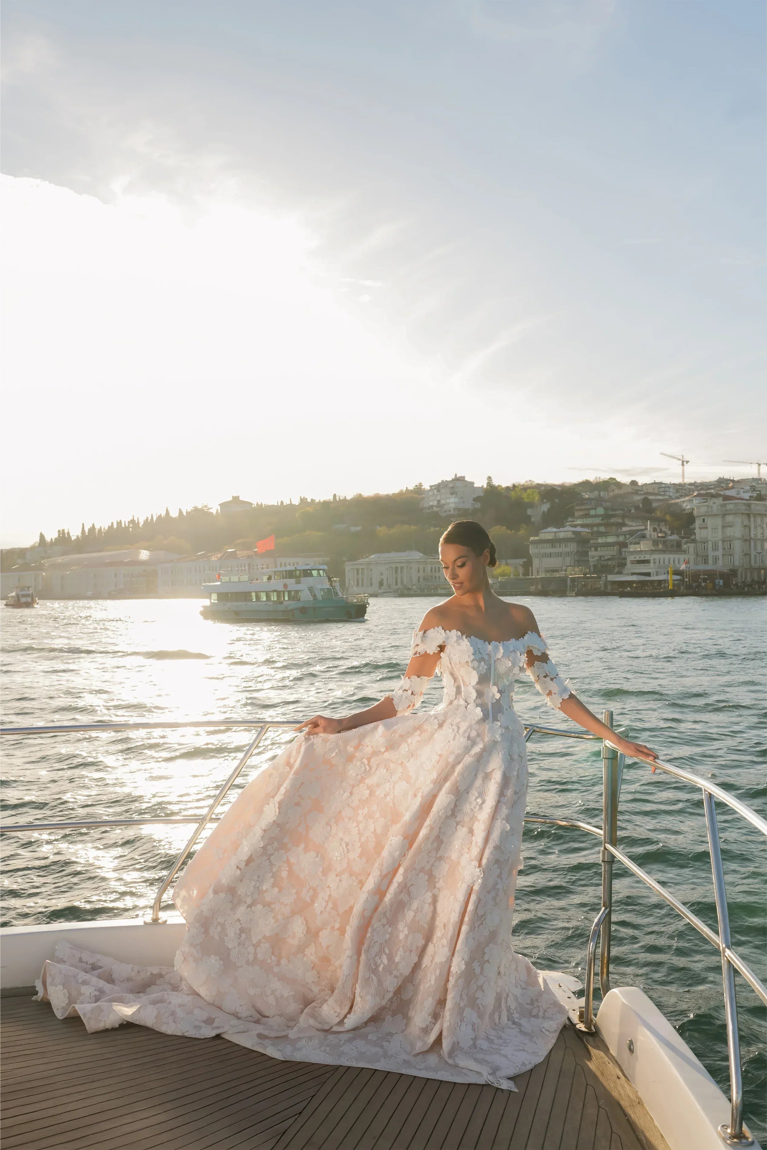 Paeonia Havuz Yaka Üç Boyutlu Çiçek Dantelli A Kesim Gelinlik - Mediha Cambaz Bridal