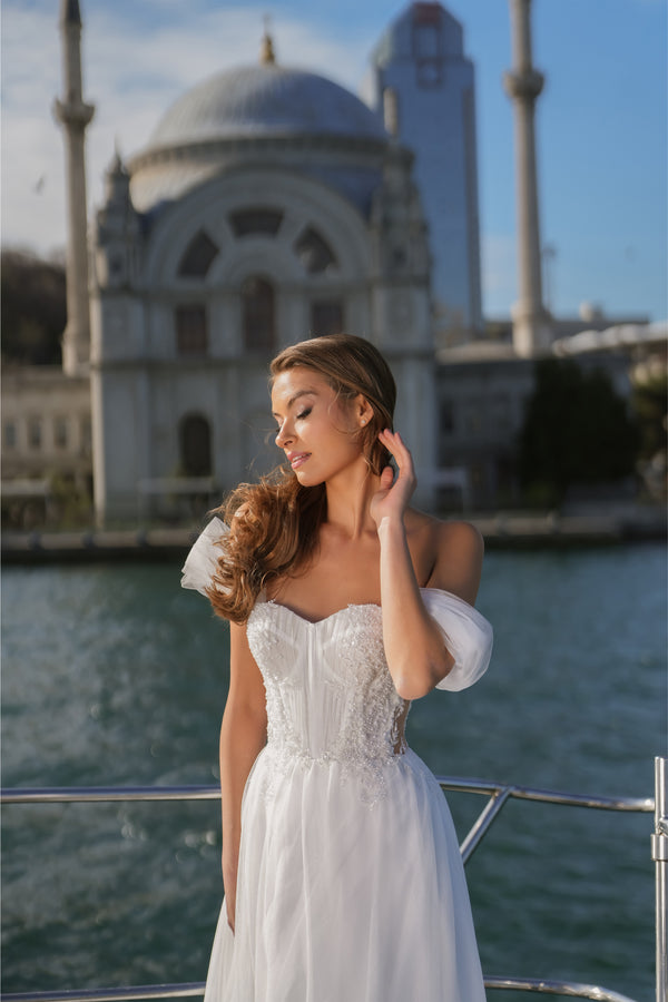 Noelle Madonna Yaka Çiçek Dantelli Helen Gelinlik