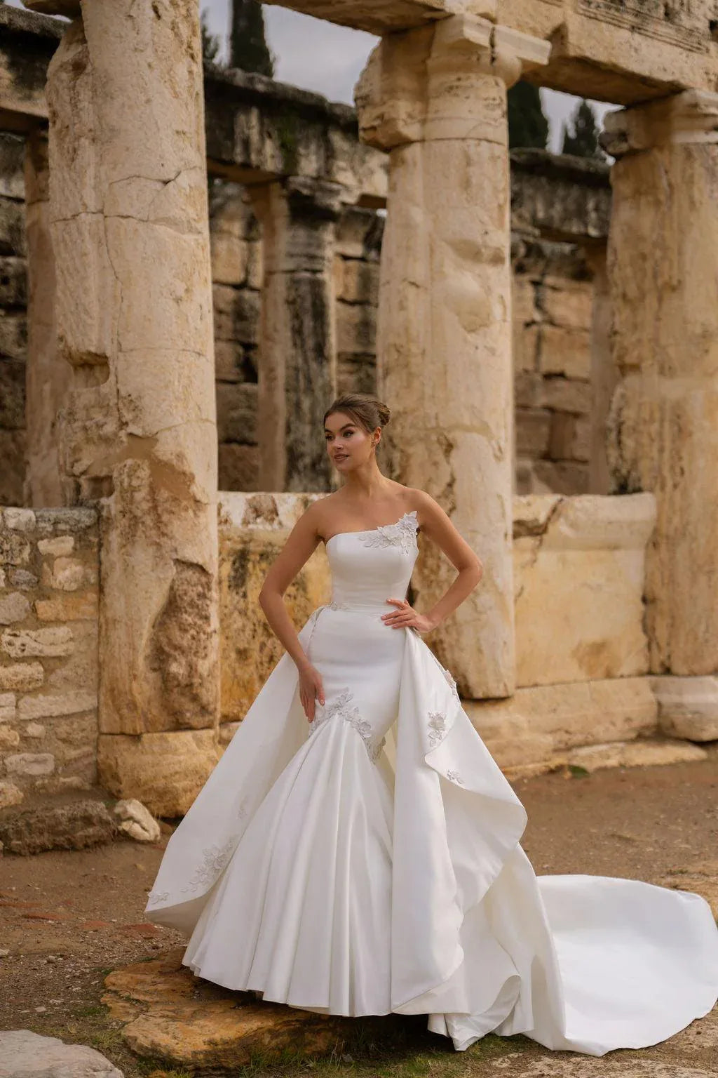 Cleopatra Asimetrik Yaka Entegre Etekli Balık Gelinlik - Mediha Cambaz Bridal