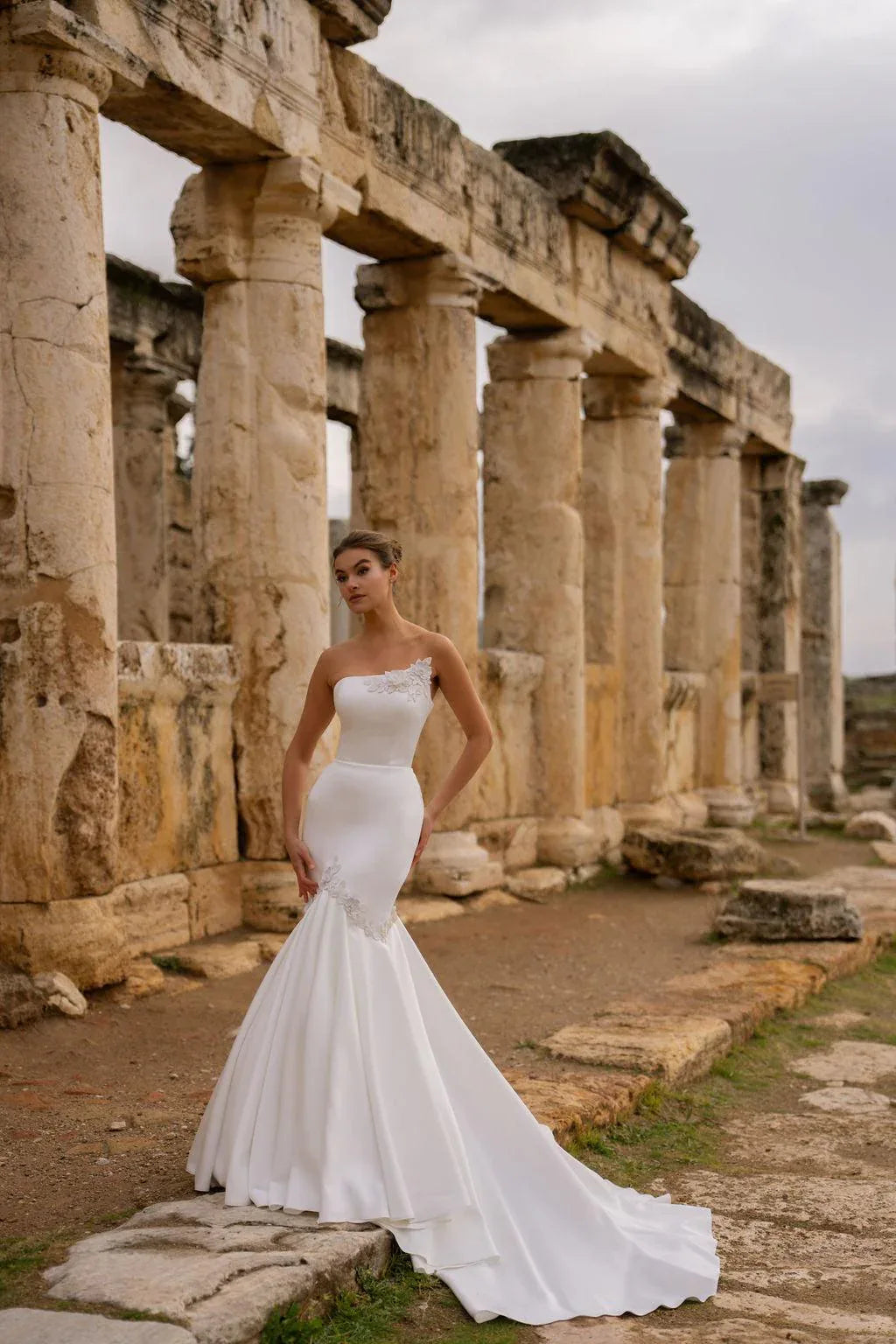 Cleopatra Asimetrik Yaka Entegre Etekli Balık Gelinlik - Mediha Cambaz Bridal