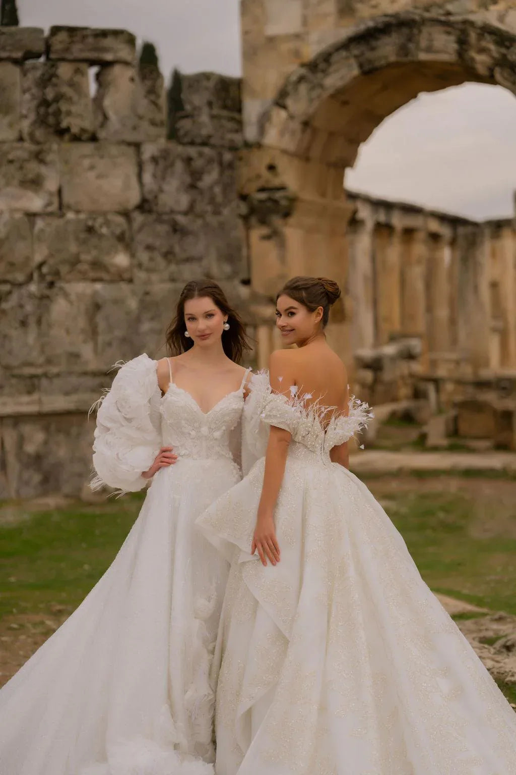 Theodora V Yaka Gül Aplikeli A Kesim Gelinlik - Mediha Cambaz Bridal