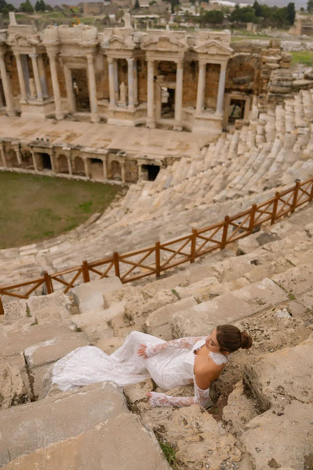 Persephone V Dekolteli Fransız Dantelli Balık Gelinlik - Mediha Cambaz Bridal