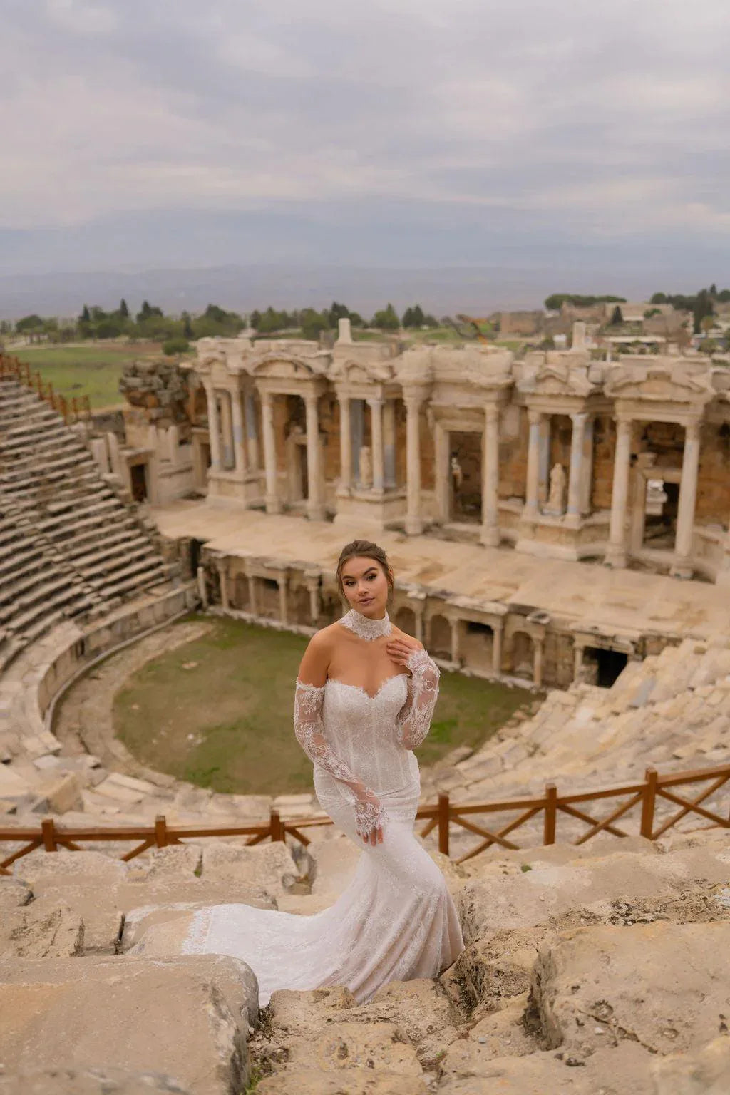 Persephone V Dekolteli Fransız Dantelli Balık Gelinlik - Mediha Cambaz Bridal