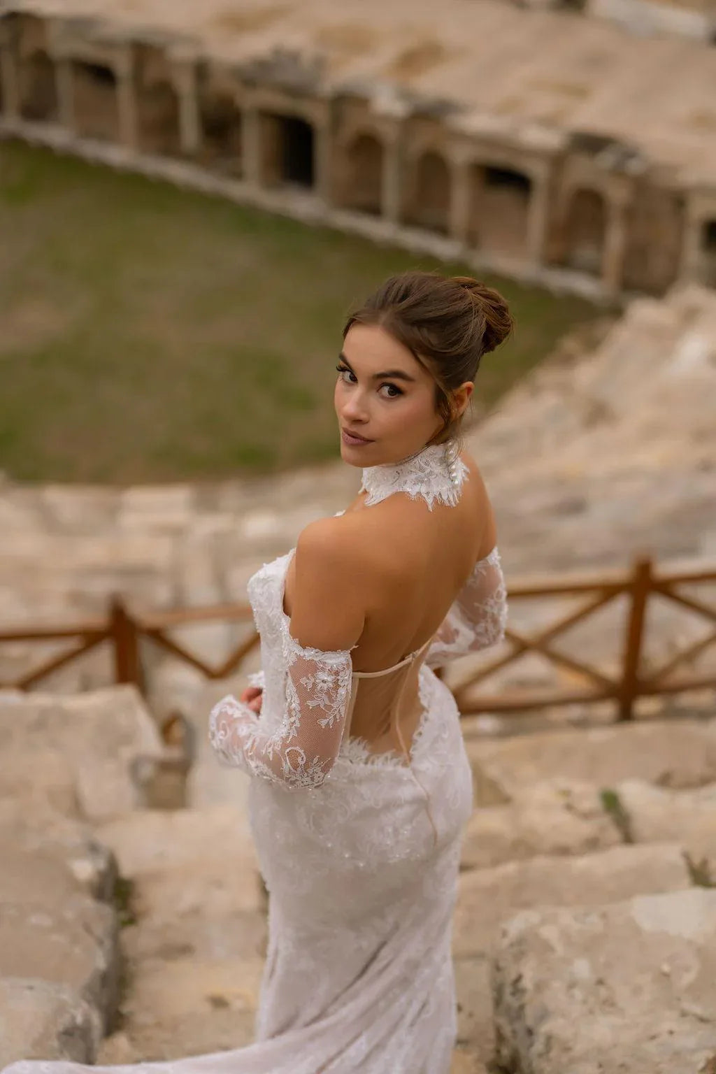 Persephone V Dekolteli Fransız Dantelli Balık Gelinlik - Mediha Cambaz Bridal