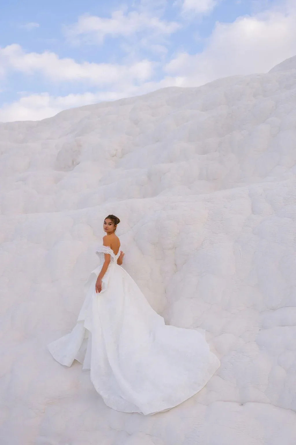 Apolonia Madonna Yaka Fransız Dantelli Prenses Gelinlik - Mediha Cambaz Bridal