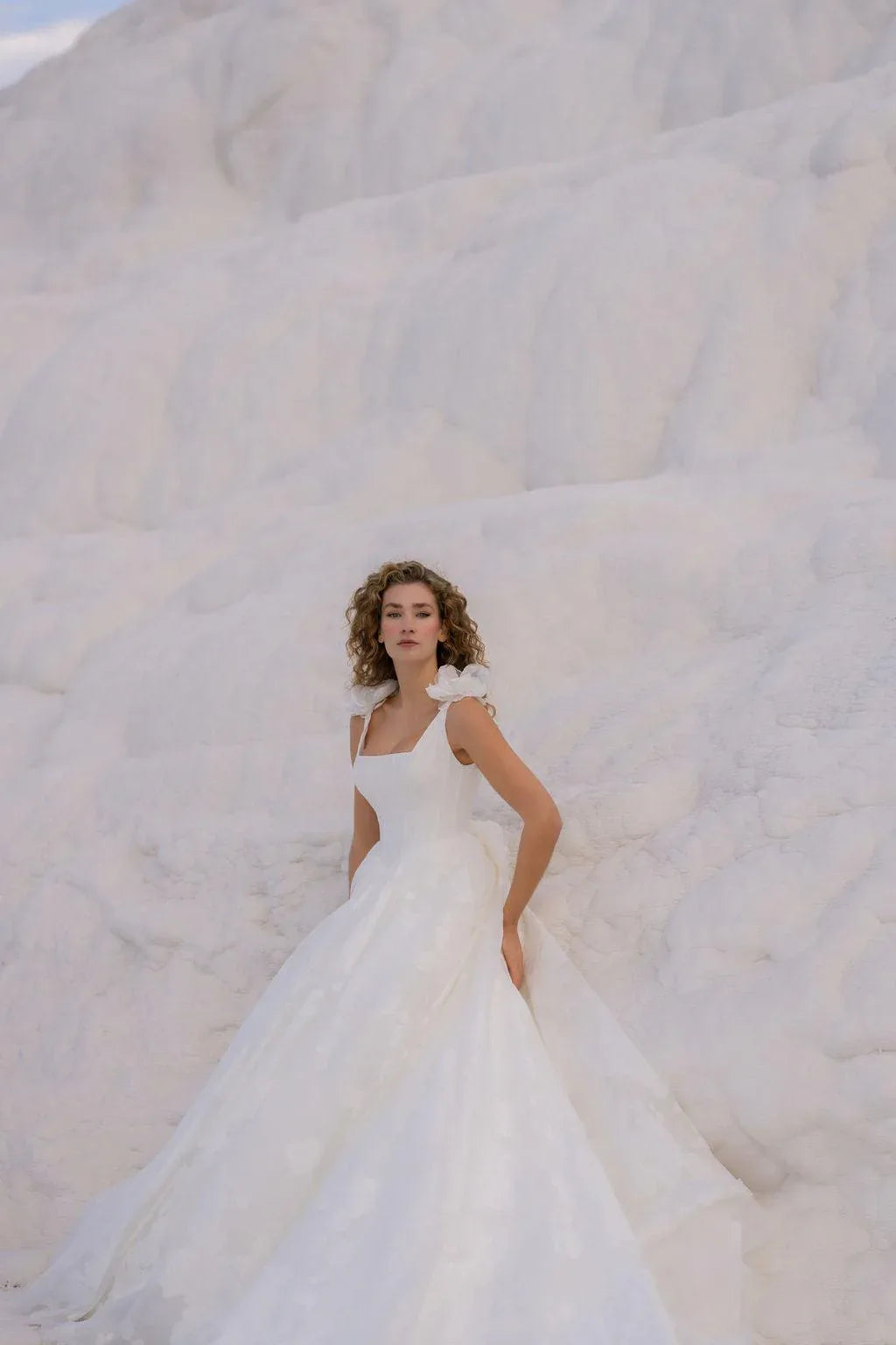 Herodotus Kare Yaka Brokarlı Prenses Gelinlik - Mediha Cambaz Bridal