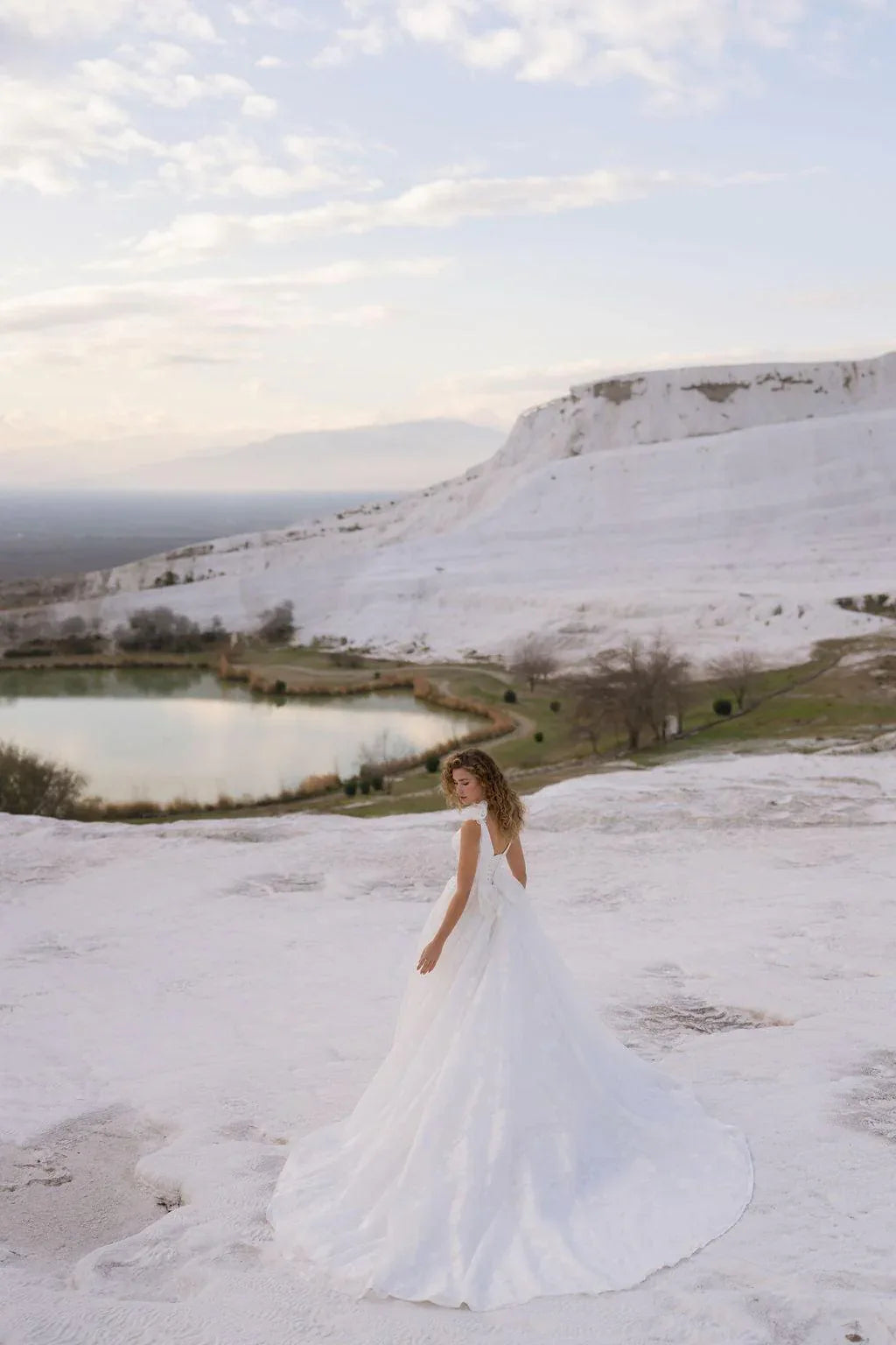 Herodotus Kare Yaka Brokarlı Prenses Gelinlik - Mediha Cambaz Bridal