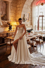 Divina Straplez Kalp Yaka Fular Detaylı Taşlı Yırtmaçlı Saten Gelinlik - Mediha Cambaz Bridal