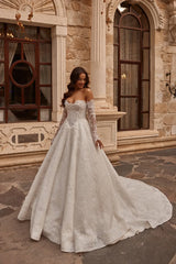 Aira Entegre Uzun Kollu Fransız Dantelli Üç Boyutlu Straplez Gelinlik - Mediha Cambaz Bridal