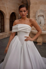 Lovi Asimetrik Drape Yakalı U Korsajlı Saten Gelinlik - Mediha Cambaz Bridal