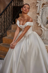 Dream Drapeli Yakalı V Korsajlı Saten Gelinlik - Mediha Cambaz Bridal