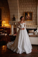 Lior Kayık M Yaka Uzun Kollu Fransız Dantelli Prenses V Korsajlı Gelinlik - Mediha Cambaz Bridal