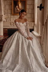 Lior Kayık M Yaka Uzun Kollu Fransız Dantelli Prenses V Korsajlı Gelinlik - Mediha Cambaz Bridal