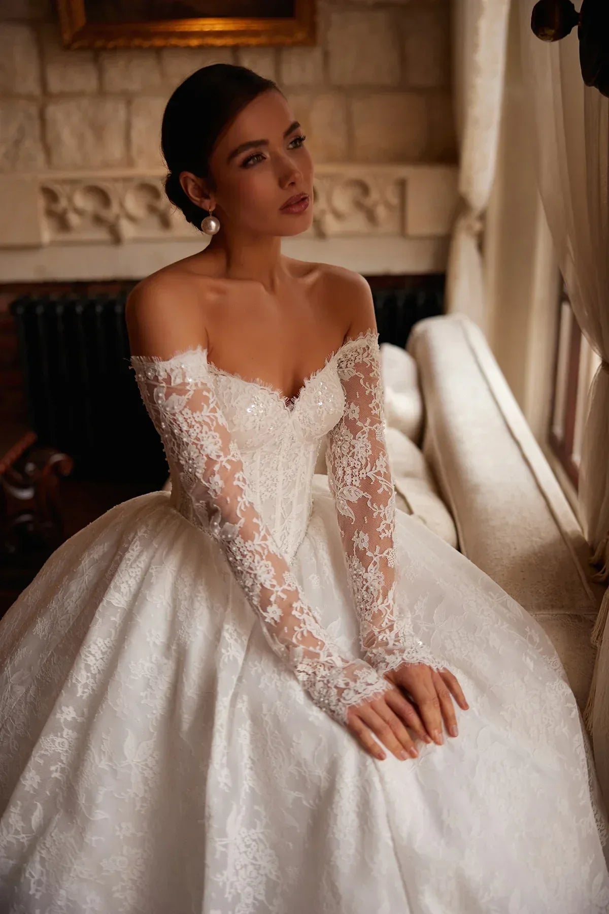 Lior Kayık M Yaka Uzun Kollu Fransız Dantelli Prenses V Korsajlı Gelinlik - Mediha Cambaz Bridal