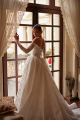 Lior Kayık M Yaka Uzun Kollu Fransız Dantelli Prenses V Korsajlı Gelinlik - Mediha Cambaz Bridal