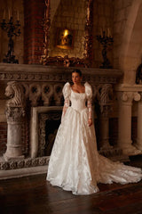 Daphne 26 Karpuz Kollu Kare Yaka V Korsajlı Brokarlı Vintage Gelinlik - Mediha Cambaz Bridal