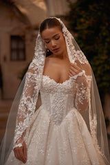 Elysias Çiçekli Üç Boyutlu Kayık Yaka Uzun Kollu Prenses Gelinlik