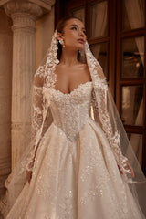 Elysias Çiçekli Üç Boyutlu Kayık Yaka Uzun Kollu Prenses Gelinlik