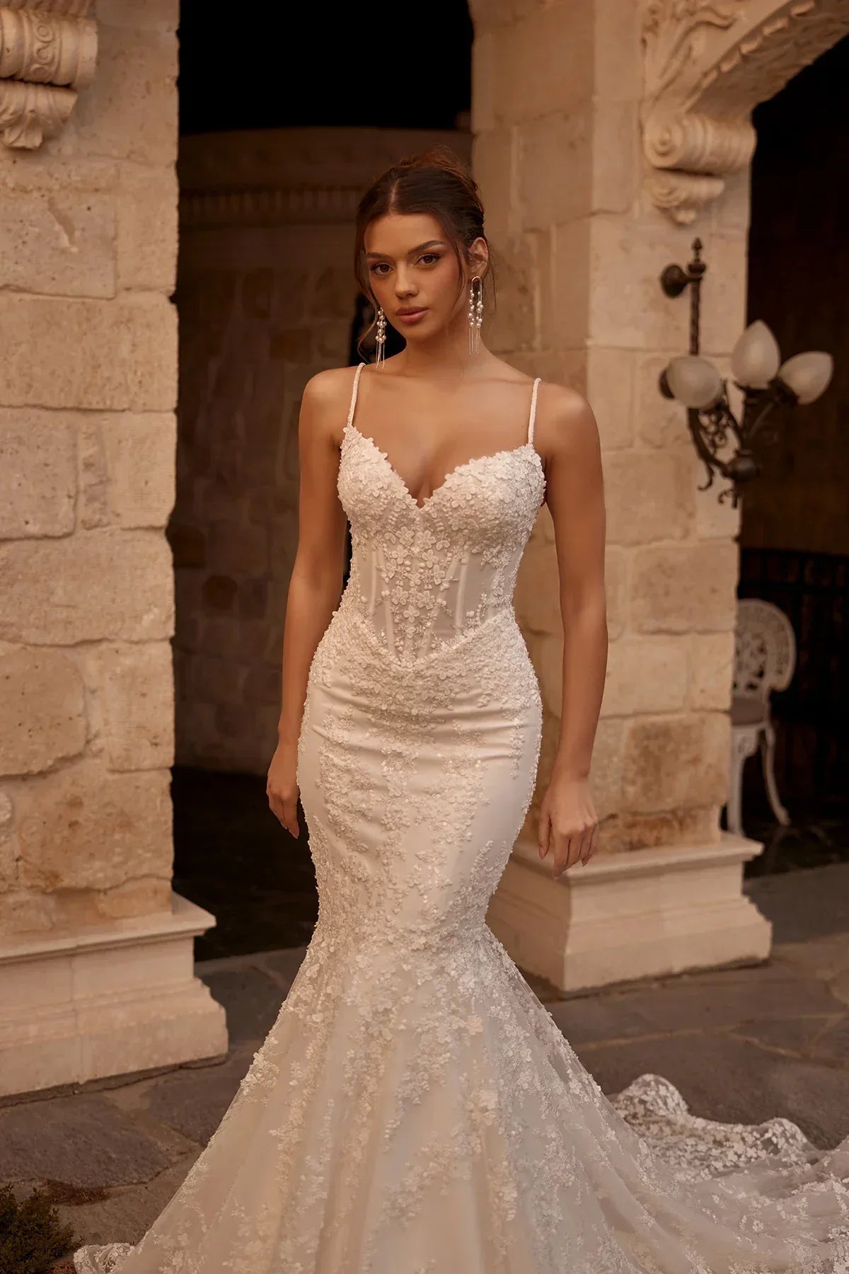 Avelor Çiçekli Üç Boyutlu V Yaka Balık Model Gelinlik - Mediha Cambaz Bridal